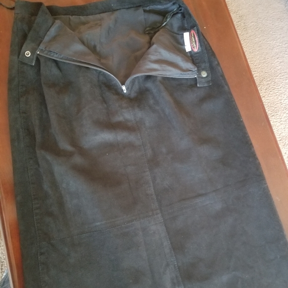 Vintage suede skirt 10 - Picture 6 of 10